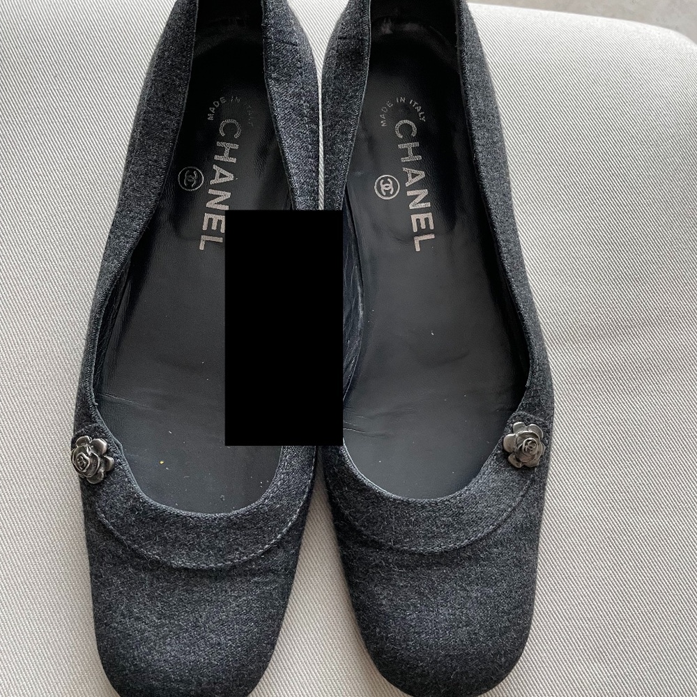 Chanel kitten heel rounded toe shoes size 39